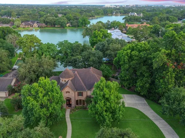 702 Piedmont St, Sugar Land, TX 77478
