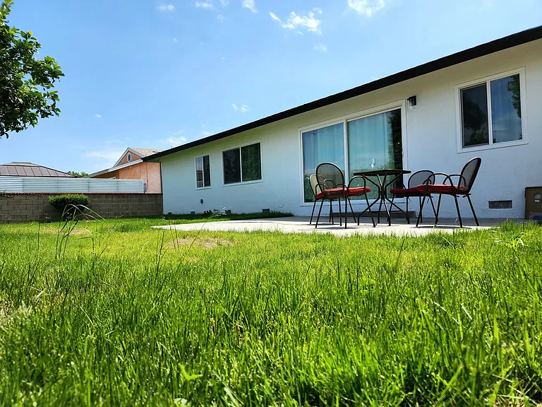 Elmbrook Dr — Photo 10