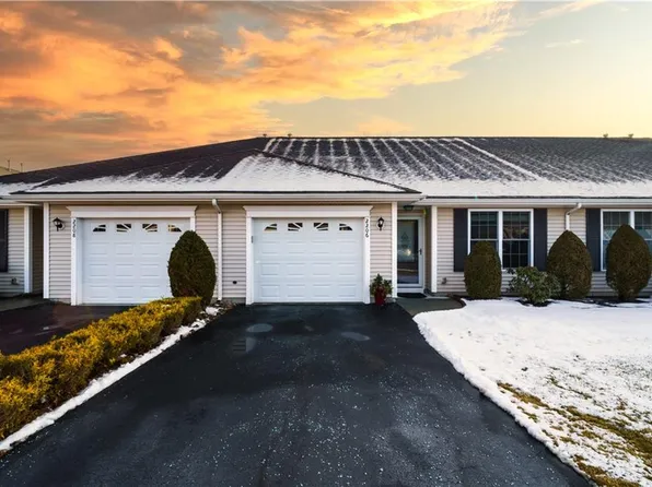 2206 Village Green Cir, Coventry, RI 02816