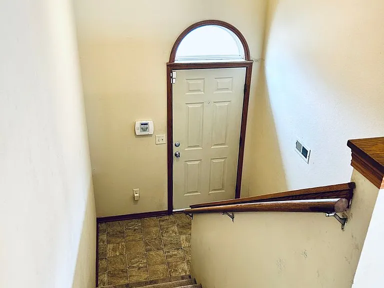 1110 Country Club Ln — Photo 4