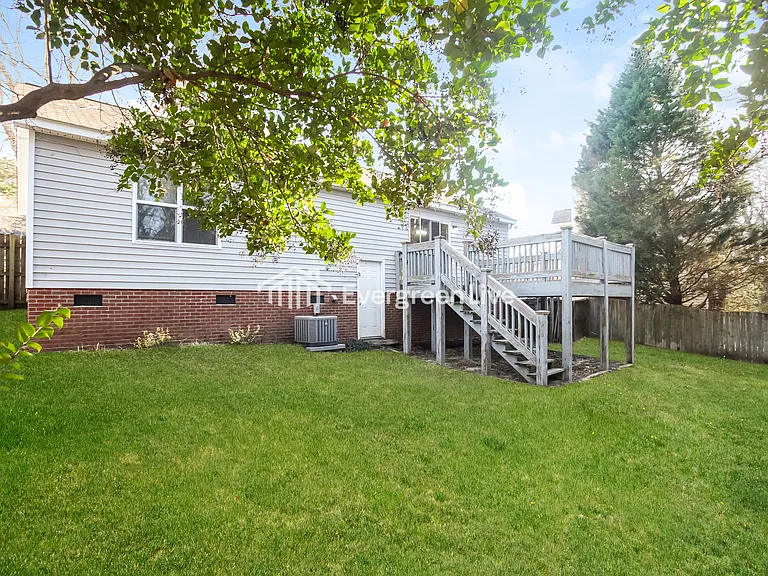 410 Clyde Ct — Photo 14