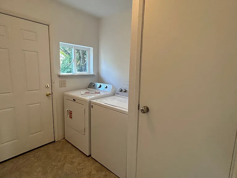 909 S 5th St — Photo 21