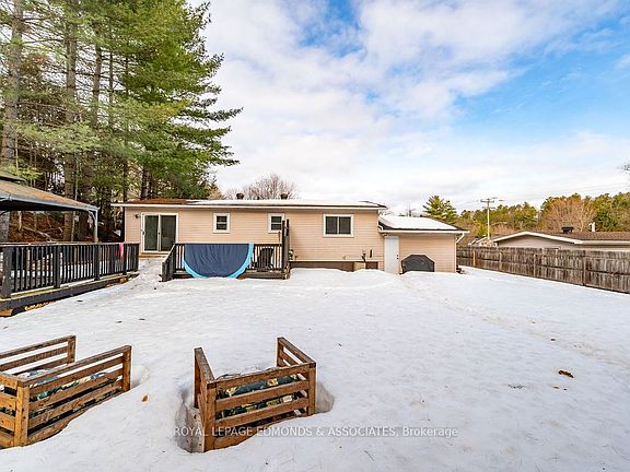 5th image of 65 Armstrong Rd