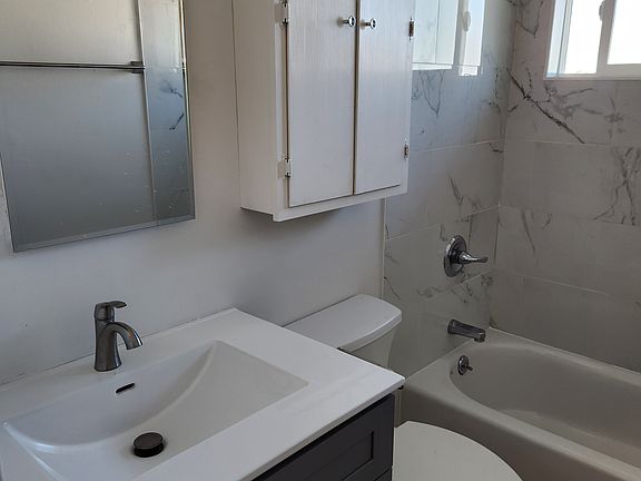 5th image of 3918 Hamilton Ave APT 6