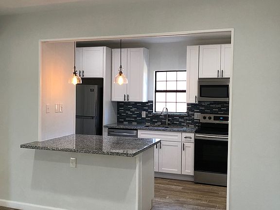 2nd image of 2319 Rosewood St
