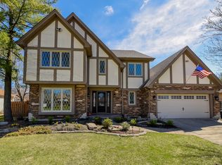2037 Somerset Ln, Wheaton, IL