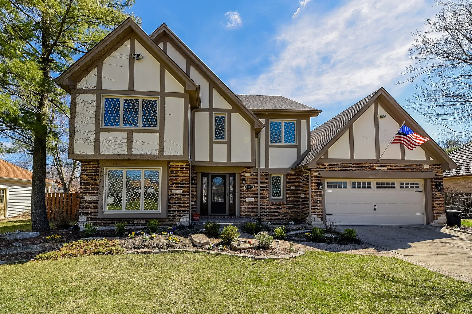 2037 Somerset Ln photo 1