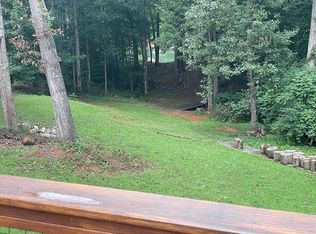 121 Point Dr, Townville, SC 29689