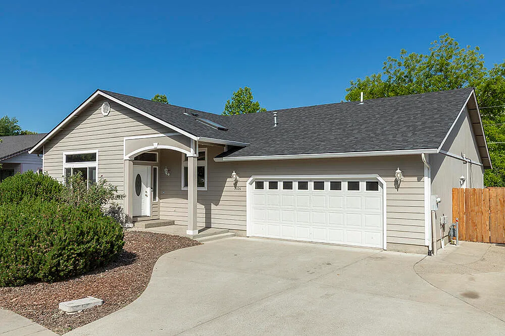 1706 Blue Moon Ln photo 1