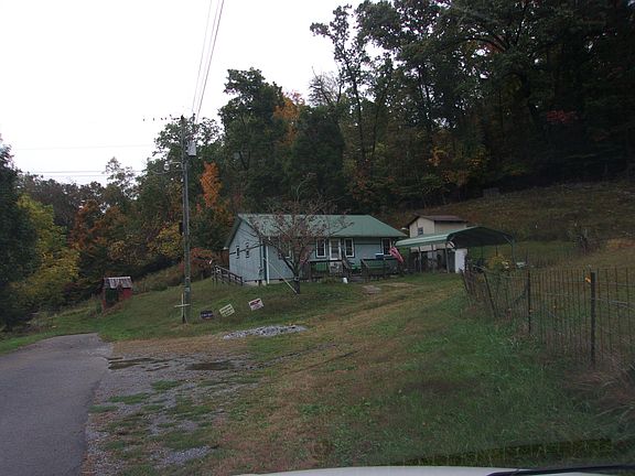 2nd image of 125 Hobart Ln