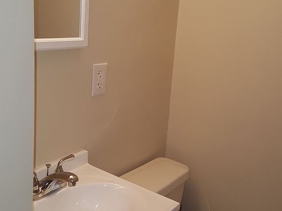 3rd image of 206-208 E Marceau St