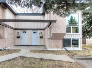 172 S Oaktree Ln SW, Calgary, AB T2V4E4