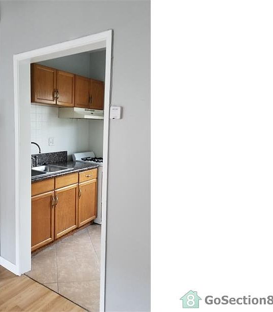 1st image of 740 W 82nd St APT 4