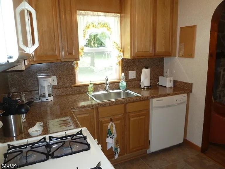 860 Burnt Meadow Rd — Photo 9