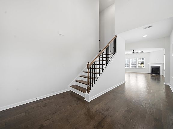 4th image of 104 Wynfair Ct