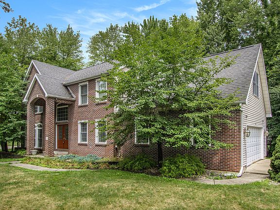 3rd image of 239 Jacaranda Dr