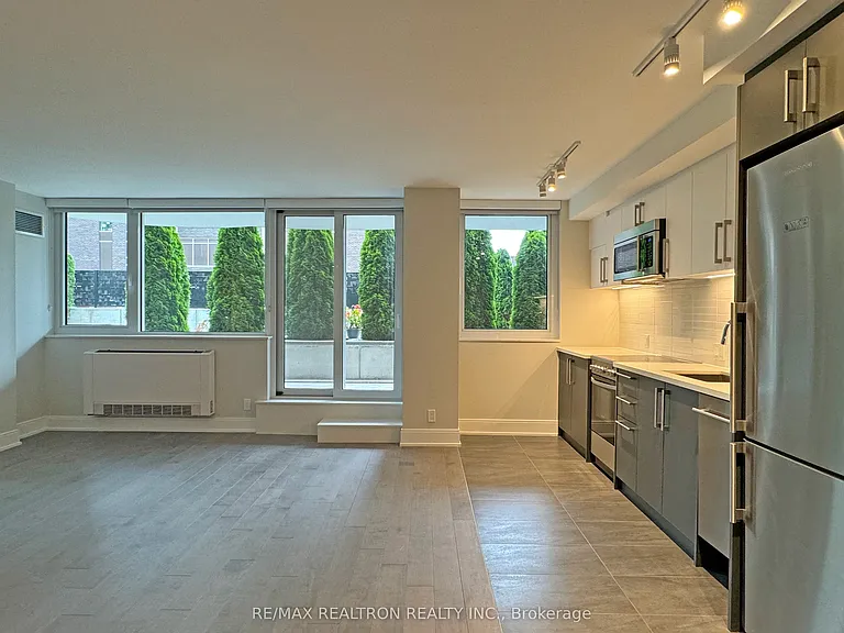 11 Walmer Rd #105 — Photo 2