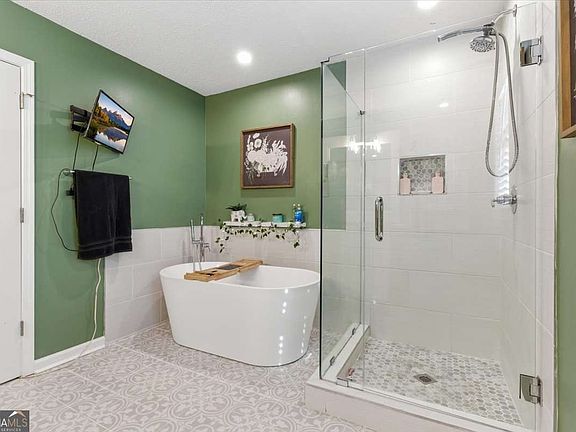4th image of 10 Old Hickory Way