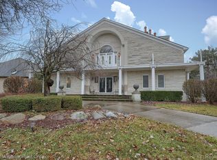 37303 Camellia Ln, Clinton Township, MI