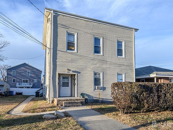 2nd image of 122 S Rosewell St