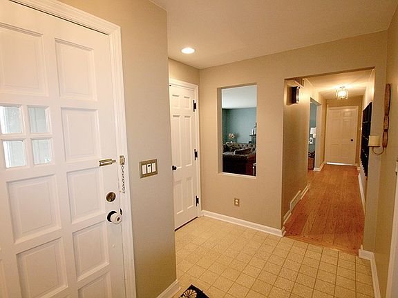 3rd image of 106 W Lakeside Ave