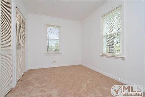 4th image of 1001 Rivermont Ct