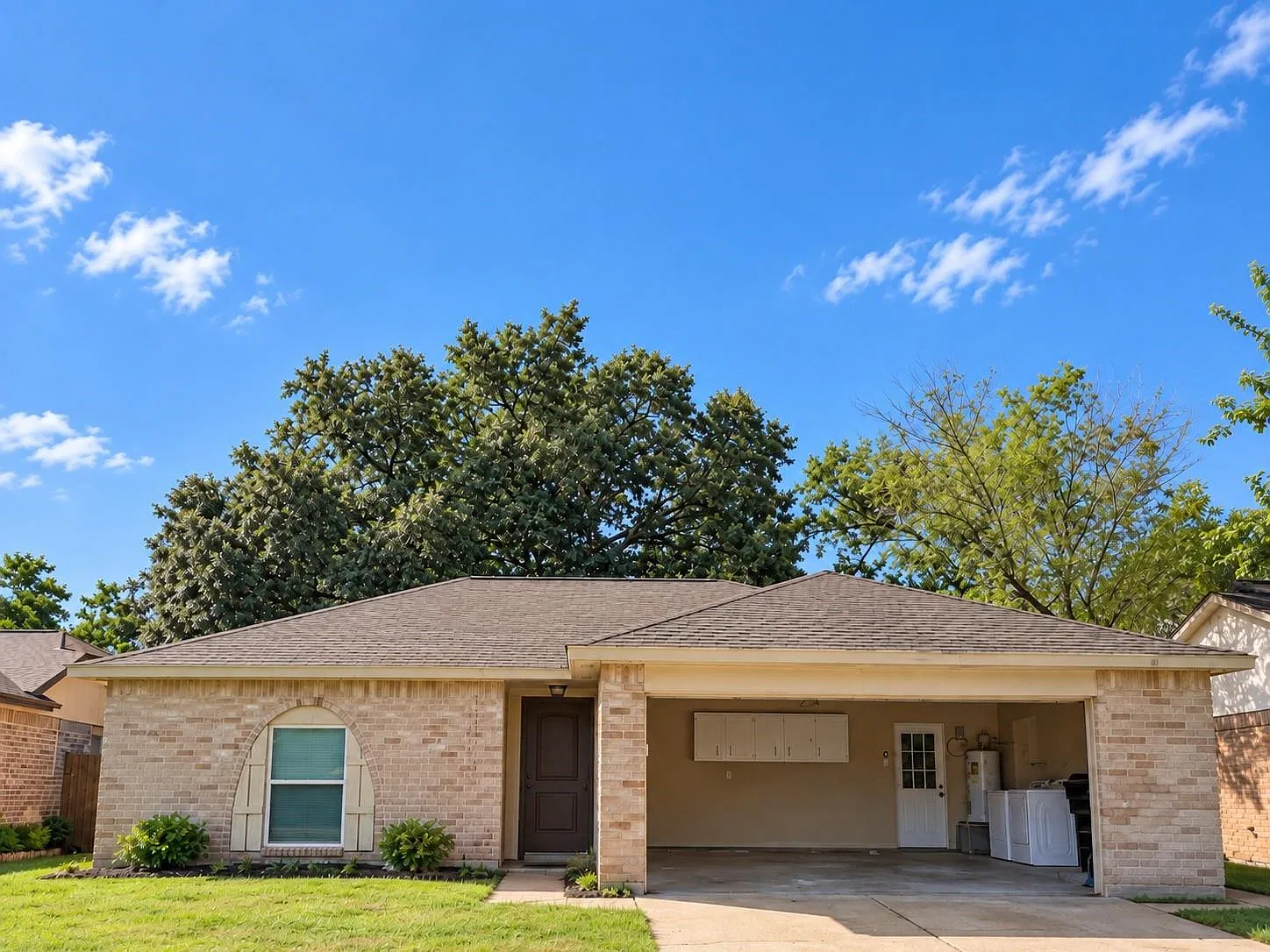 3 bed, 2.0 bath, 1337 sqft, $1,800 — Photo 2