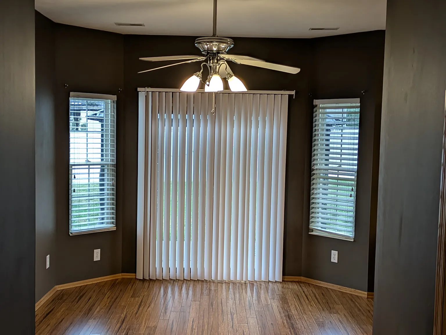 3 bed, 2.5 bath, 1671 sqft, $2,100 — Photo 2