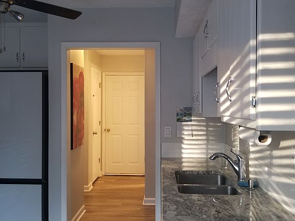 Stone counertop and new glass door refrigerator, very quiet dishwasher, fully equipped kitchen