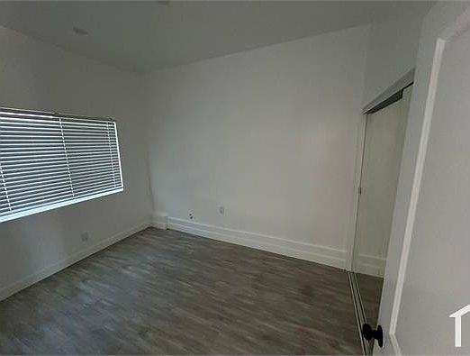 4th image of 252 W 43rd St