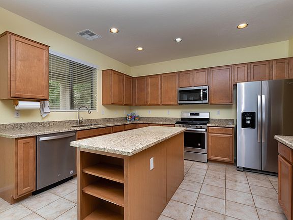 5th image of 43652 W McClelland Ct
