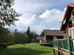 8-14 Old Salt Pl, Vinalhaven, ME 04863