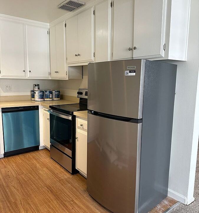 1st image of 1919 Garden Dr APT 304