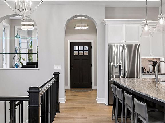 3rd image of 89 Spring Farm Rd