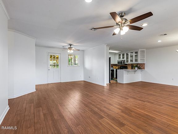3rd image of 412 Normandy Rd