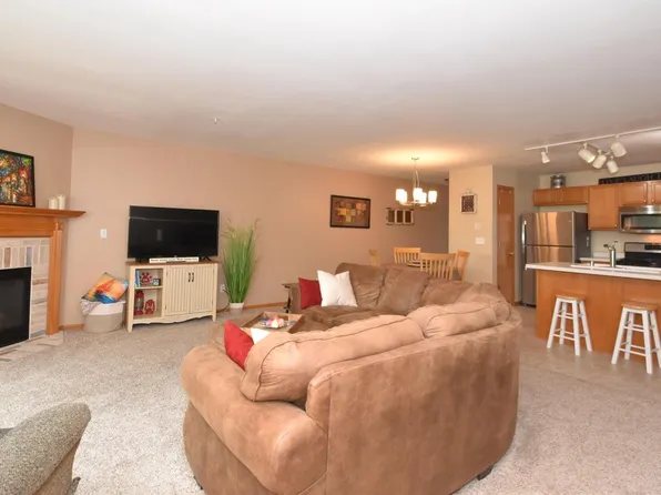 1905 Mallard Pointe CIRCLE #G, Waukesha, WI 53189