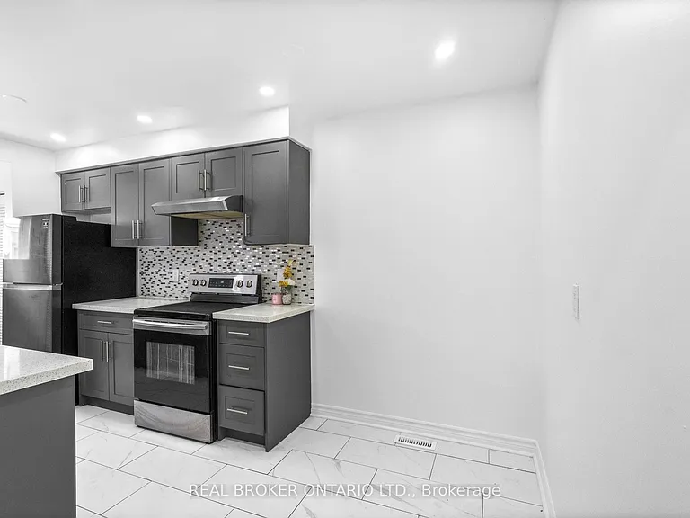 11 Cathcart Cres — Photo 4