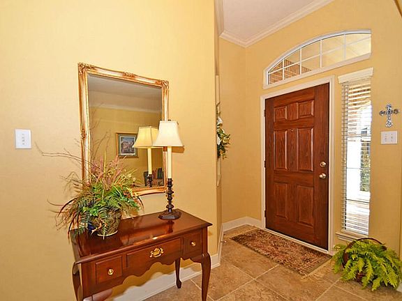 ENTRY -  A welcoming entrance to this Sugarland open floor plan home.