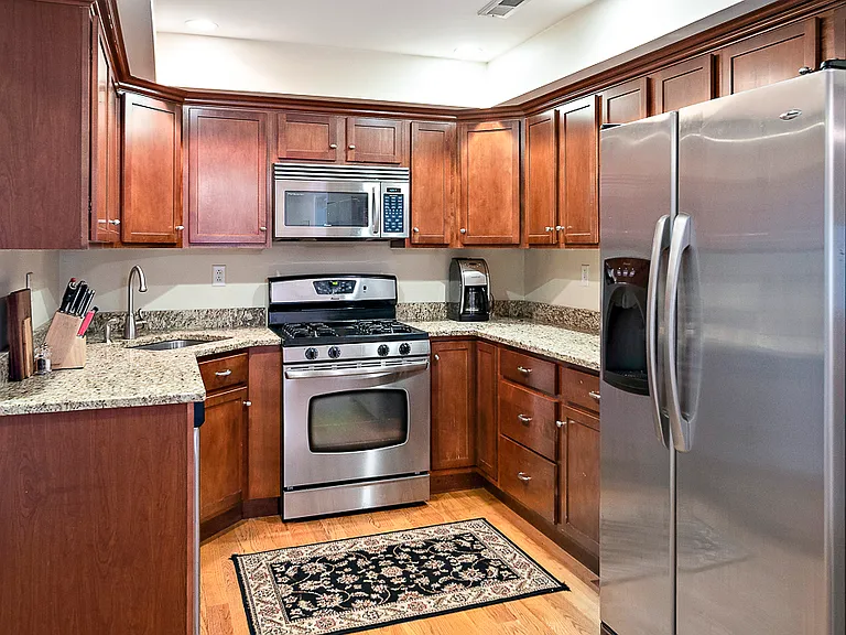 405 E 3rd St #2 — Photo 7