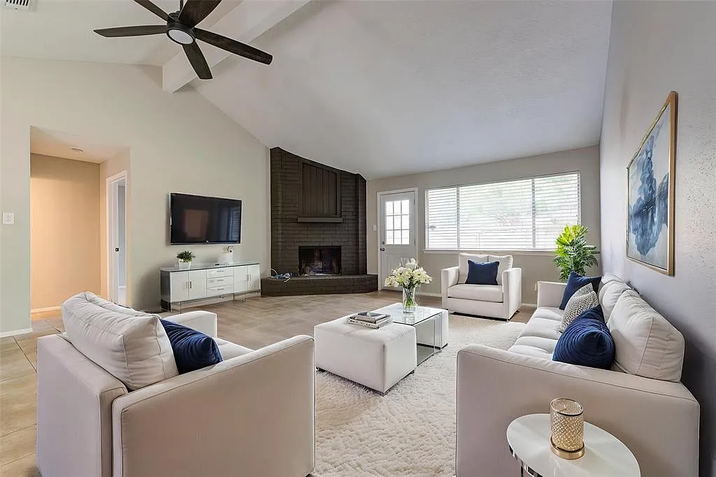 3 bed, 2.0 bath, 1695 sqft, $2,000 — Photo 4