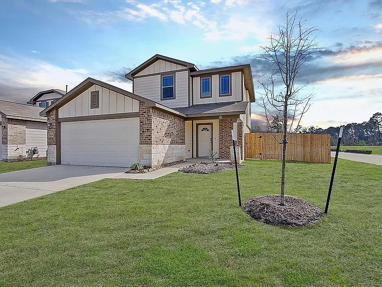 14616 Wheeler Dr — Photo 2