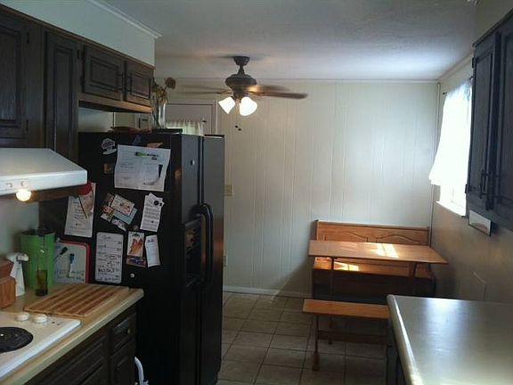 Kitchen w/ tile flooring