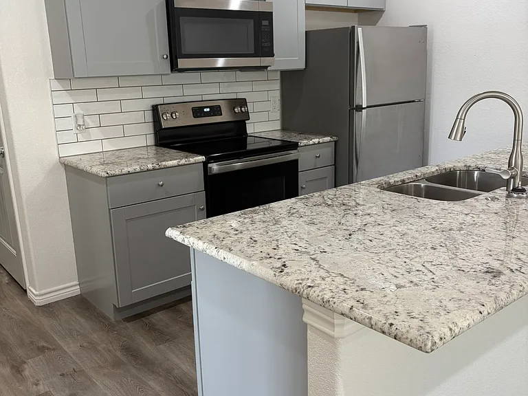 111 E Hamilton St — Photo 10