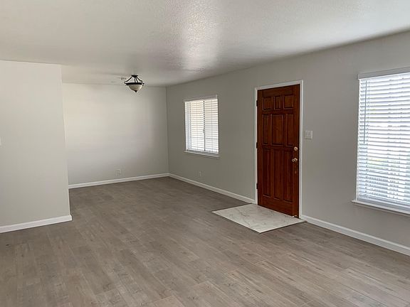 3rd image of 2956 Sherbrooke Way