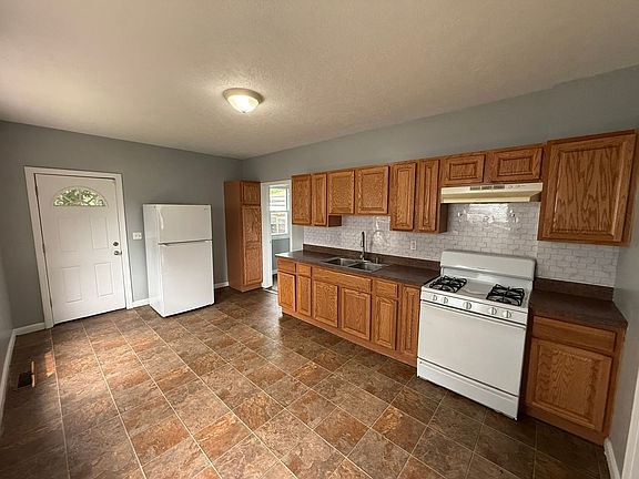 5th image of 22 Burr St