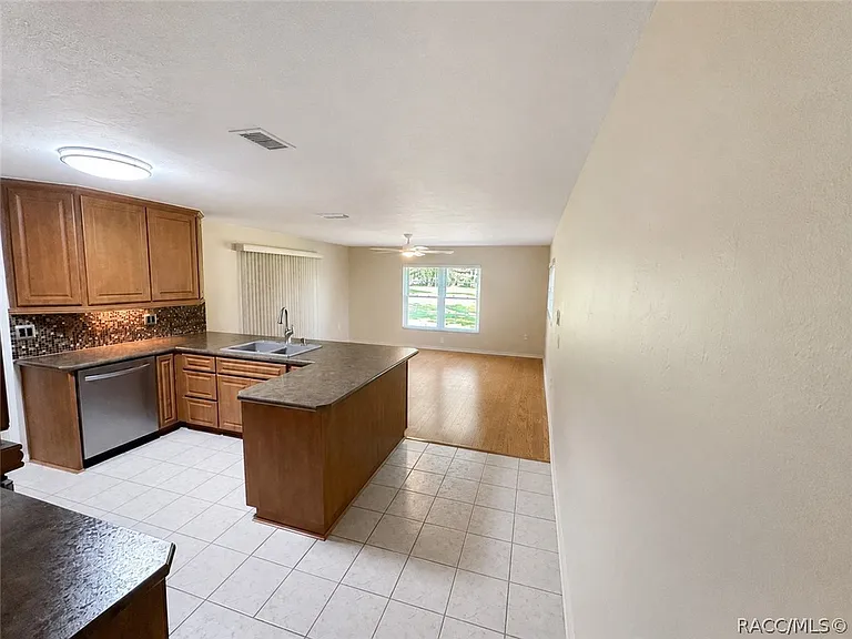 515 E Falconry Ct — Photo 3