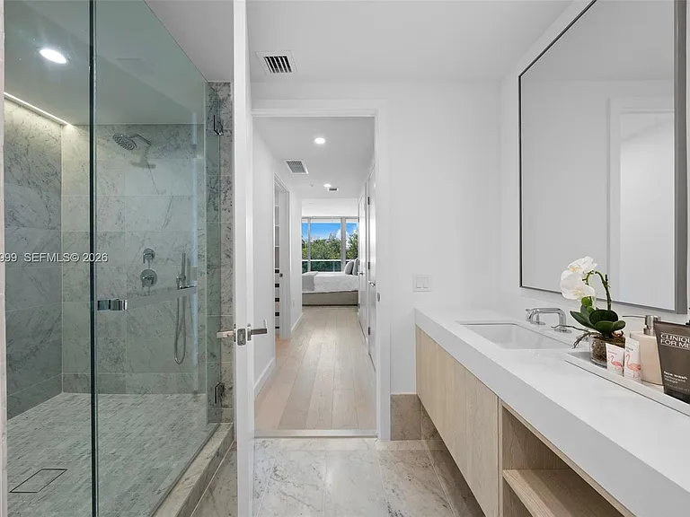 9201 E Bay Harbor Dr #302 — Photo 11