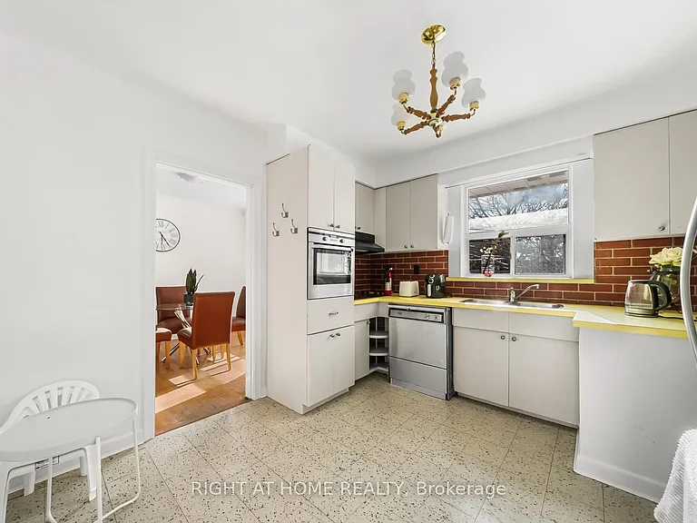 35 Caswell Dr — Photo 8
