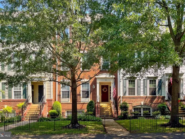 721 Massey Ln #B, Alexandria, VA 22314