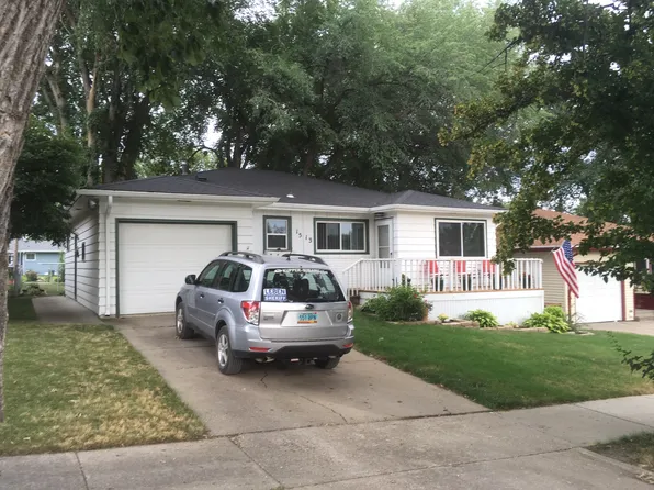 1513 N 18th St, Bismarck, ND 58501